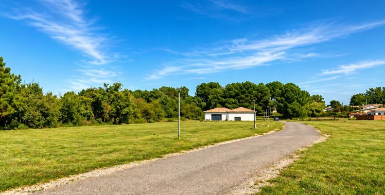 Terrain à bâtir de 505 m² à LE TAILLAN-MEDOC (33) - visuel 1