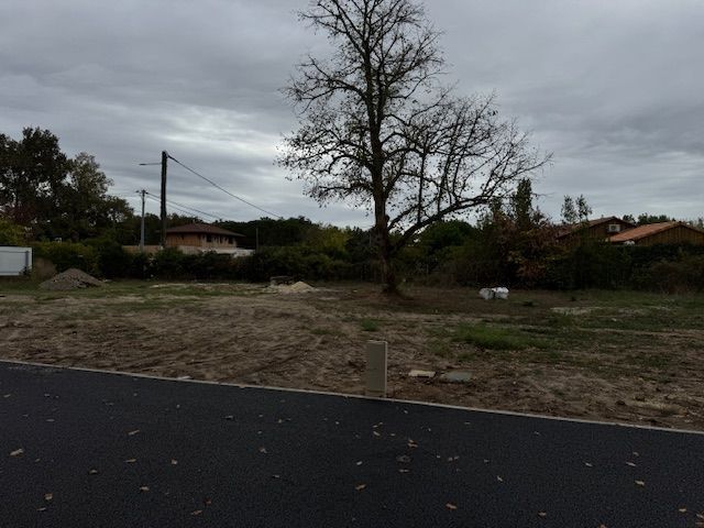 Terrain à bâtir de 603 m² à SAINT-MEDARD-EN-JALLES (33)