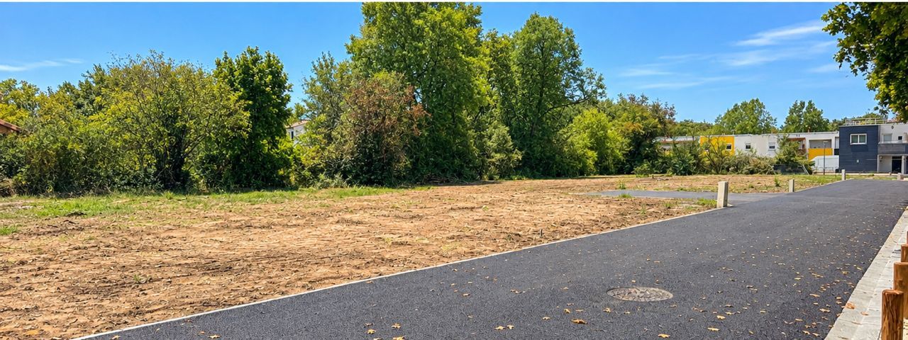 Terrain à bâtir de 450 m² à LE TAILLAN-MEDOC (33) - visuel 1