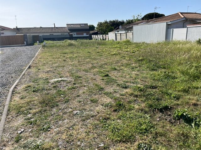 Terrain à bâtir de 302 m² à SALLES (33) - visuel 2