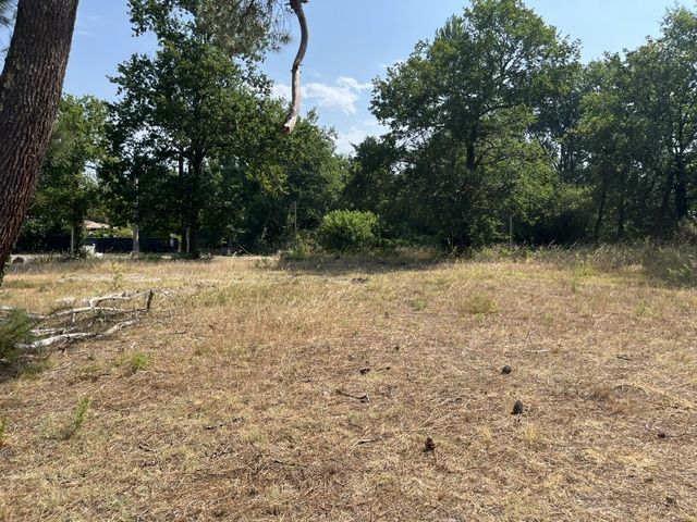 Terrain à bâtir de 1130 m² à MIOS (33)