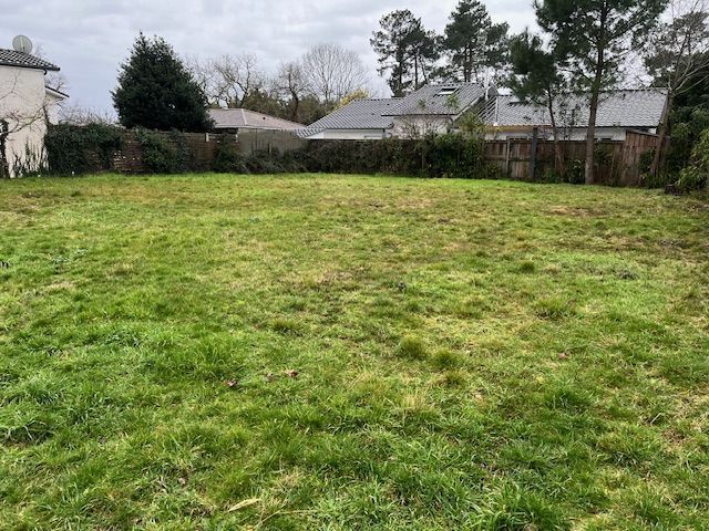 Terrain à bâtir de 714 m² à AUDENGE (33)