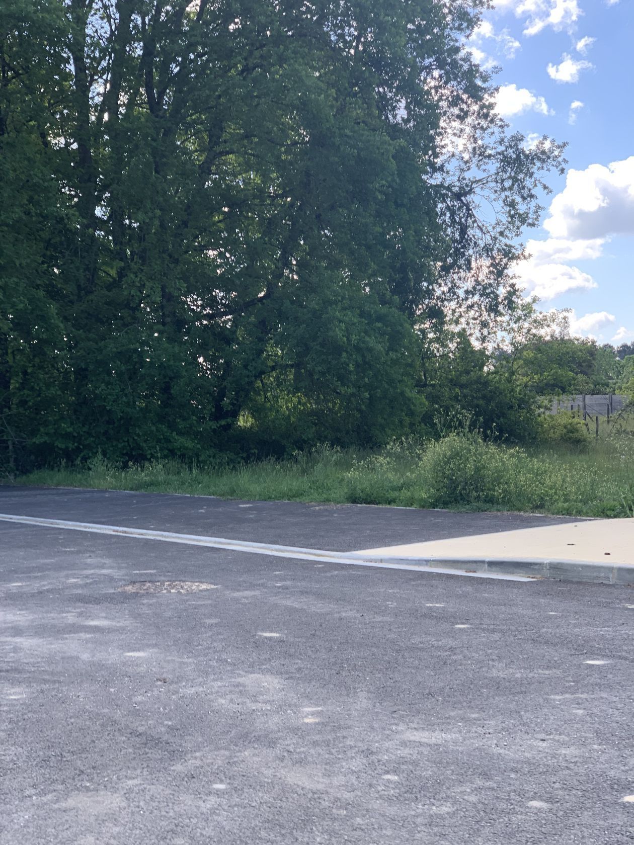 Terrain à bâtir de 356 m² à BELIN-BELIET (33)