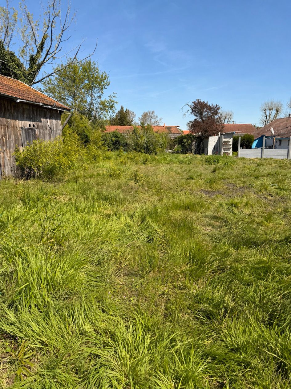 Terrain à bâtir de 352 m² à ARES (33)