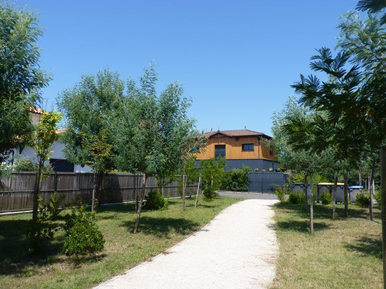 Terrain à bâtir de 710 m² à ARES (33)