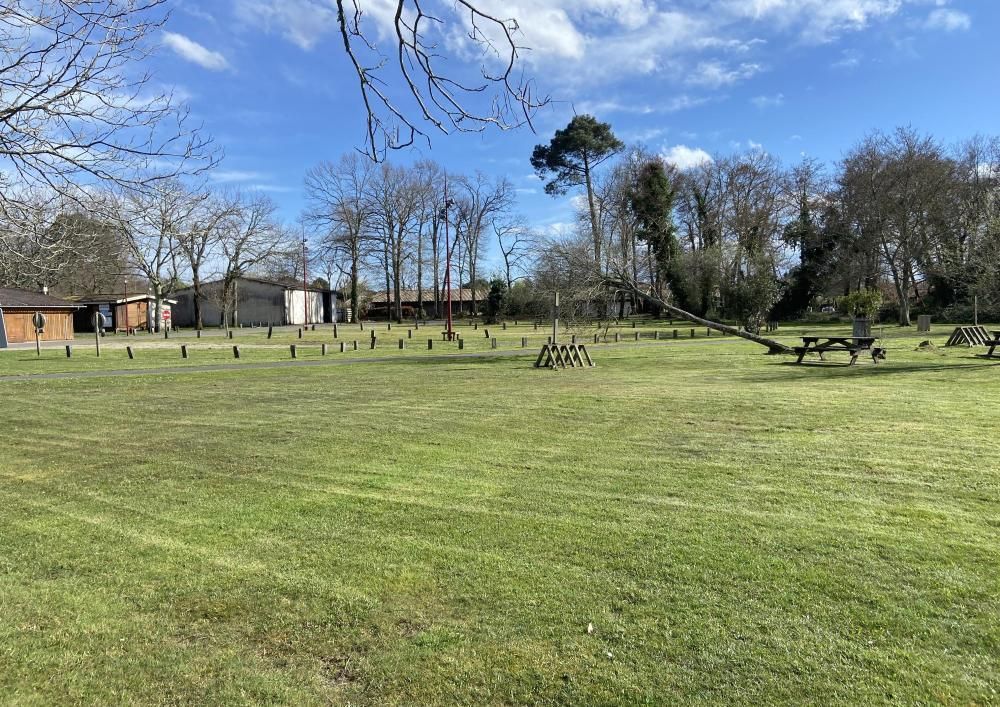 Terrain à bâtir de 300 m² à GASTES (40)