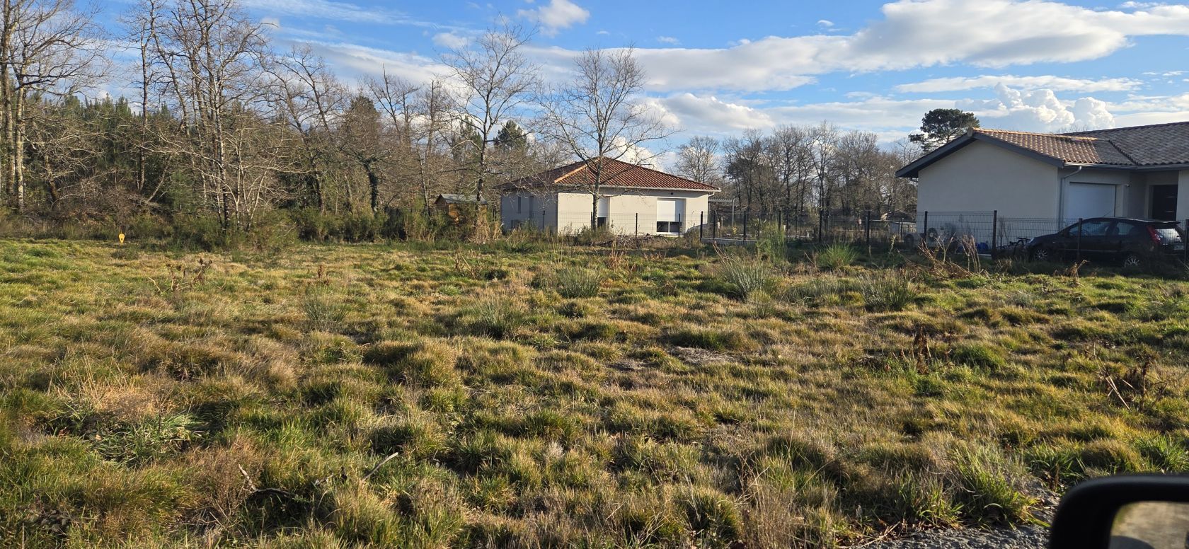 Terrain à bâtir de 688 m² à LABOUHEYRE (40)