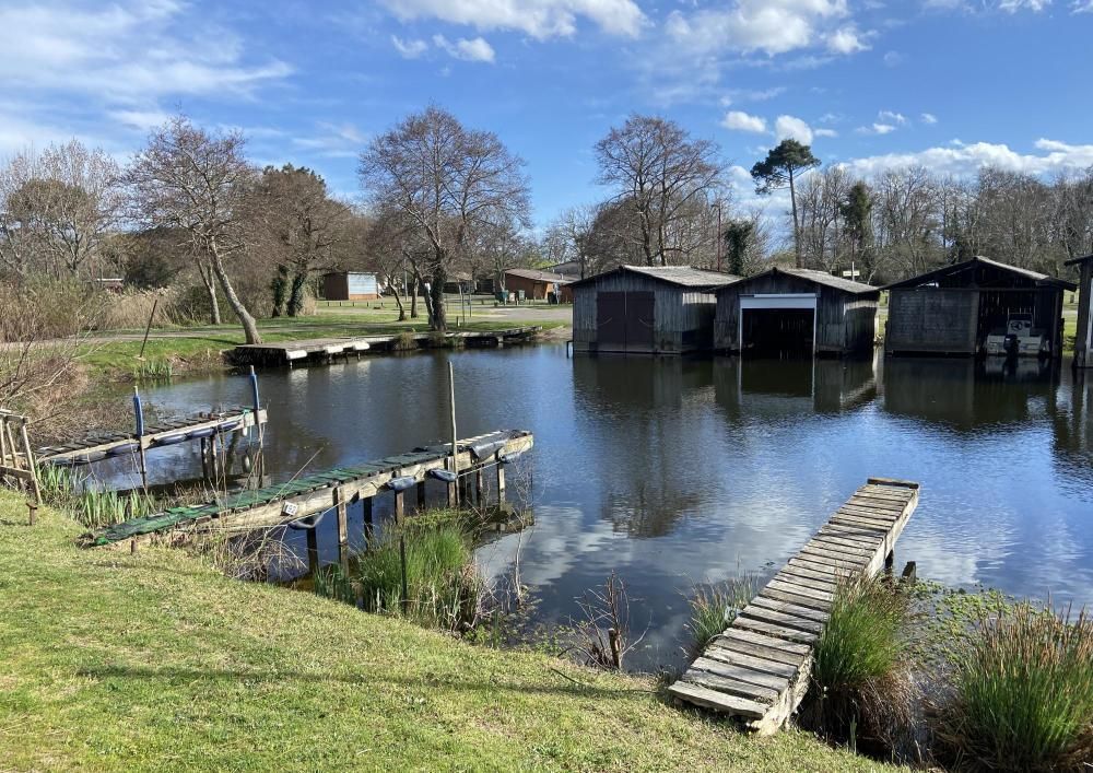 Terrain à bâtir de 301 m² à GASTES (40)