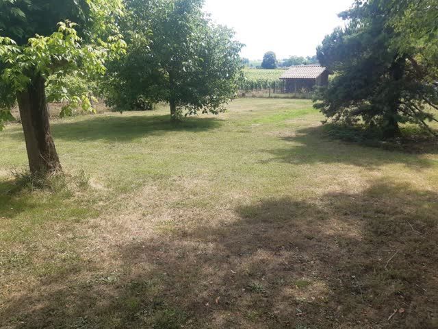 Terrain à bâtir de 420 m² à HOSTENS (33)