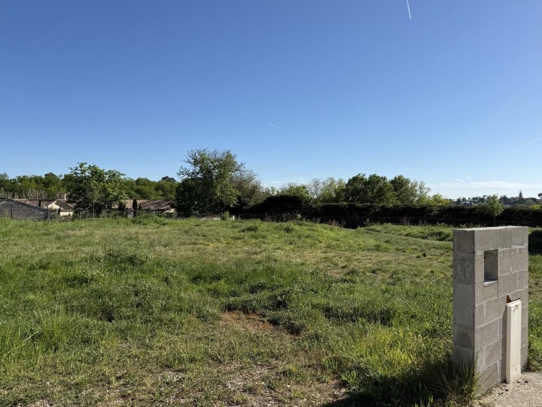 Terrain à bâtir de 700 m² à IZON (33) - visuel 5