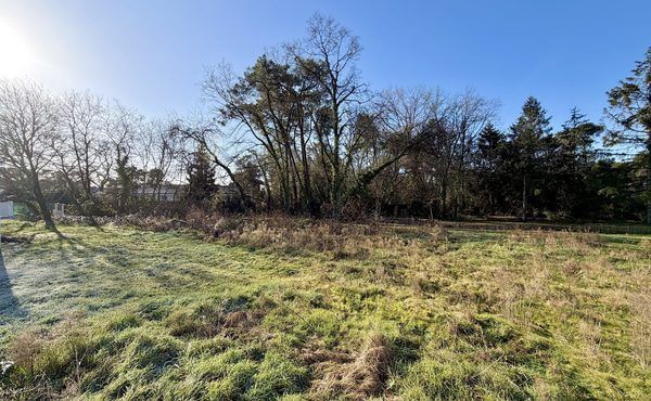 Terrain à bâtir de 400 m² à SAINT-GERMAIN-DU-PUCH (33)