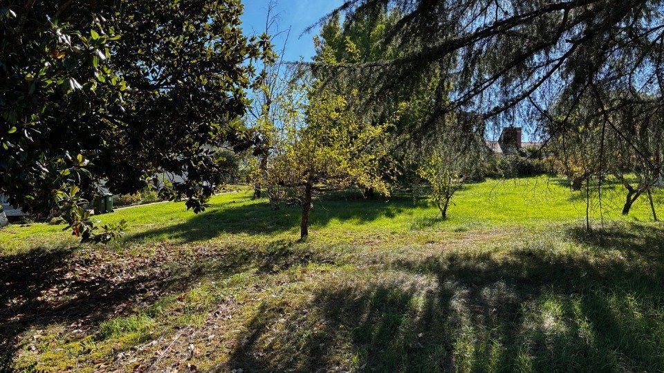 Terrain à bâtir de 530 m² à CASTRES-GIRONDE (33)