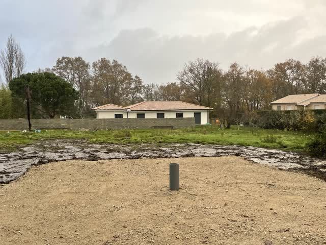 Terrain à bâtir de 460 m² à CASTRES-GIRONDE (33)