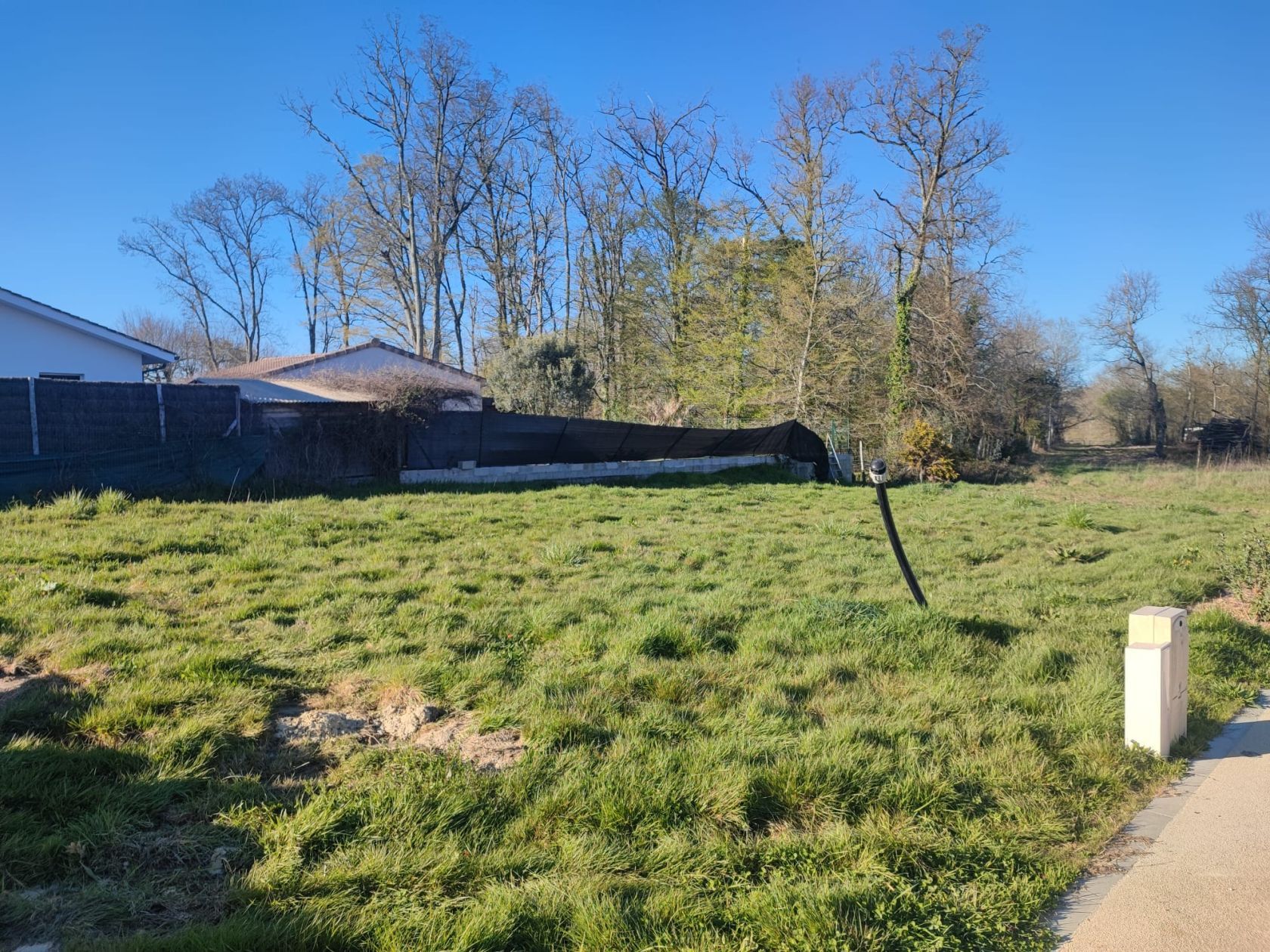Terrain à bâtir de 700 m² à CREON (33) - visuel 1