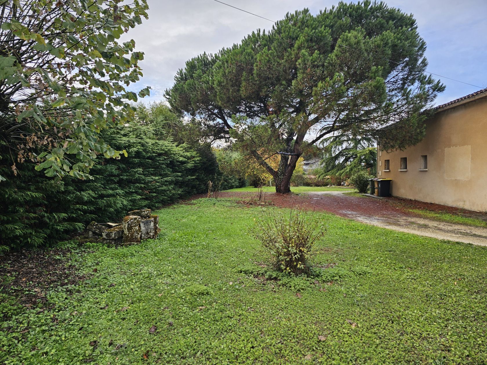 Terrain à bâtir de 720 m² à PESSAC (33)