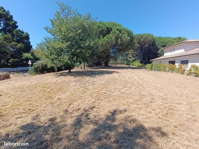 Terrain à bâtir de 975 m² à FALEYRAS (33)