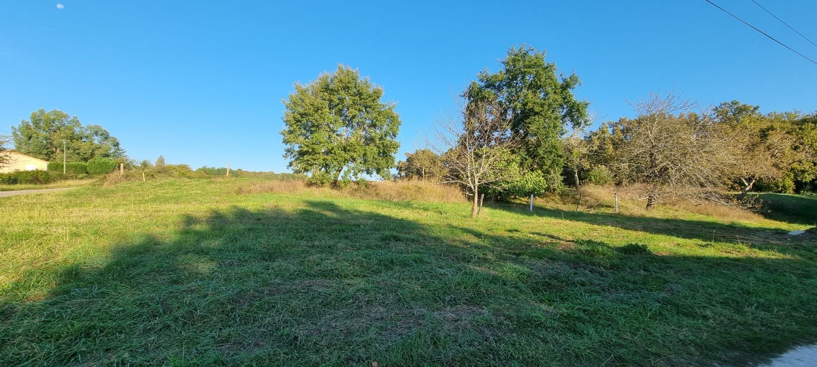 Terrain à bâtir de 770 m² à YVRAC (33)