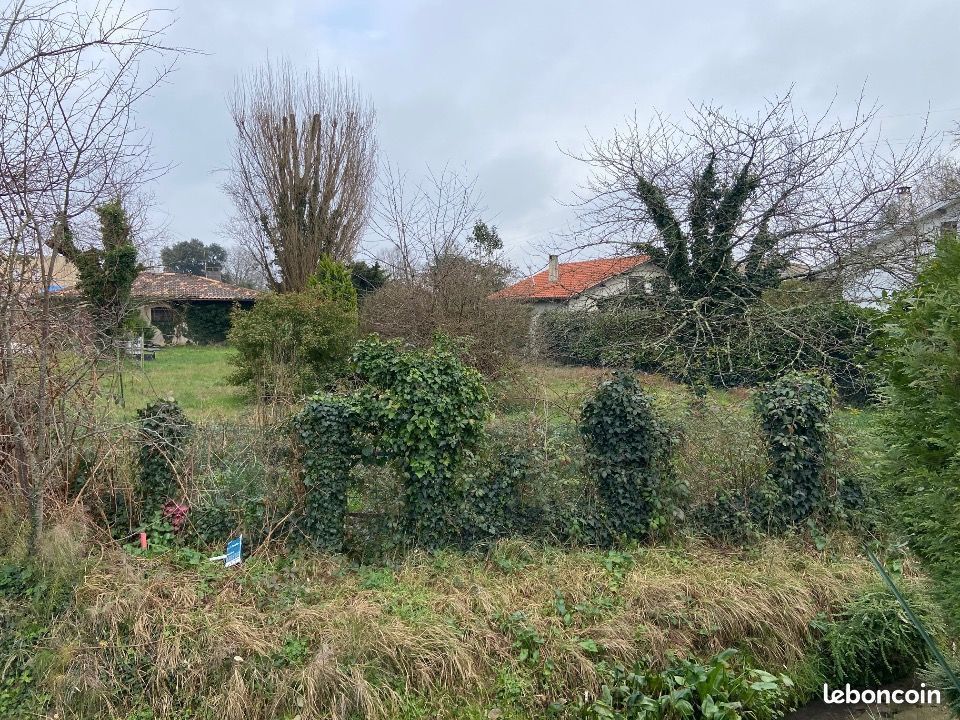 Terrain à bâtir de 1515 m² à VAYRES (33)