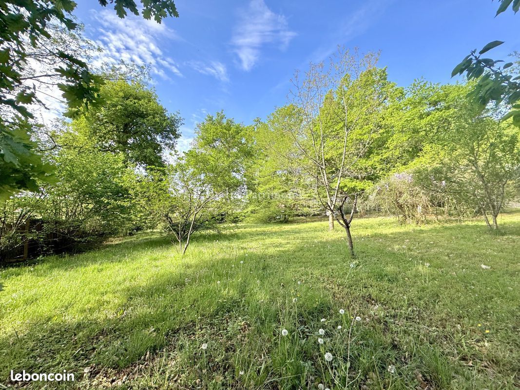 Terrain à bâtir de 800 m² à COIRAC (33)