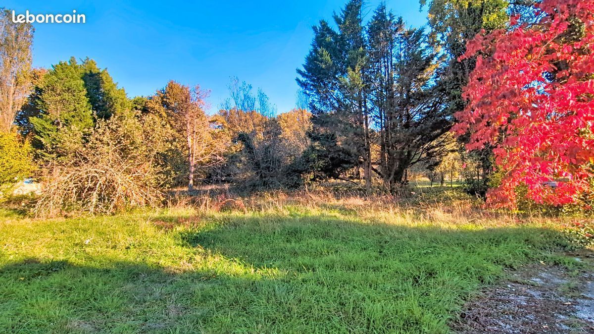 Terrain à bâtir de 1200 m² à ROMAGNE (33)