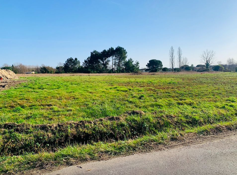 Terrain à bâtir de 630 m² à SAINT-SAVIN (33)
