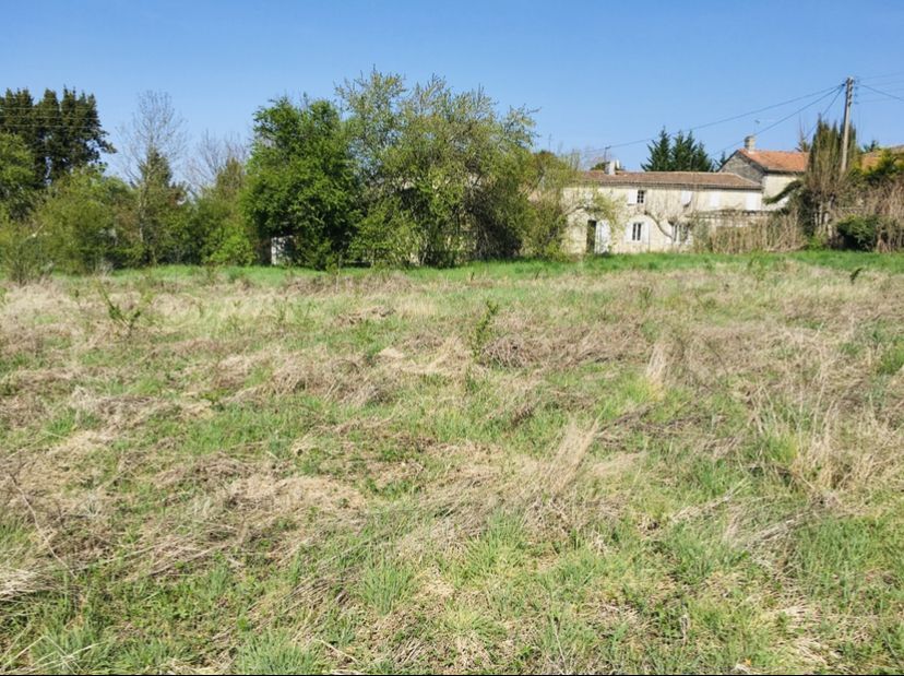 Terrain à bâtir de 733 m² à BOURG (33)