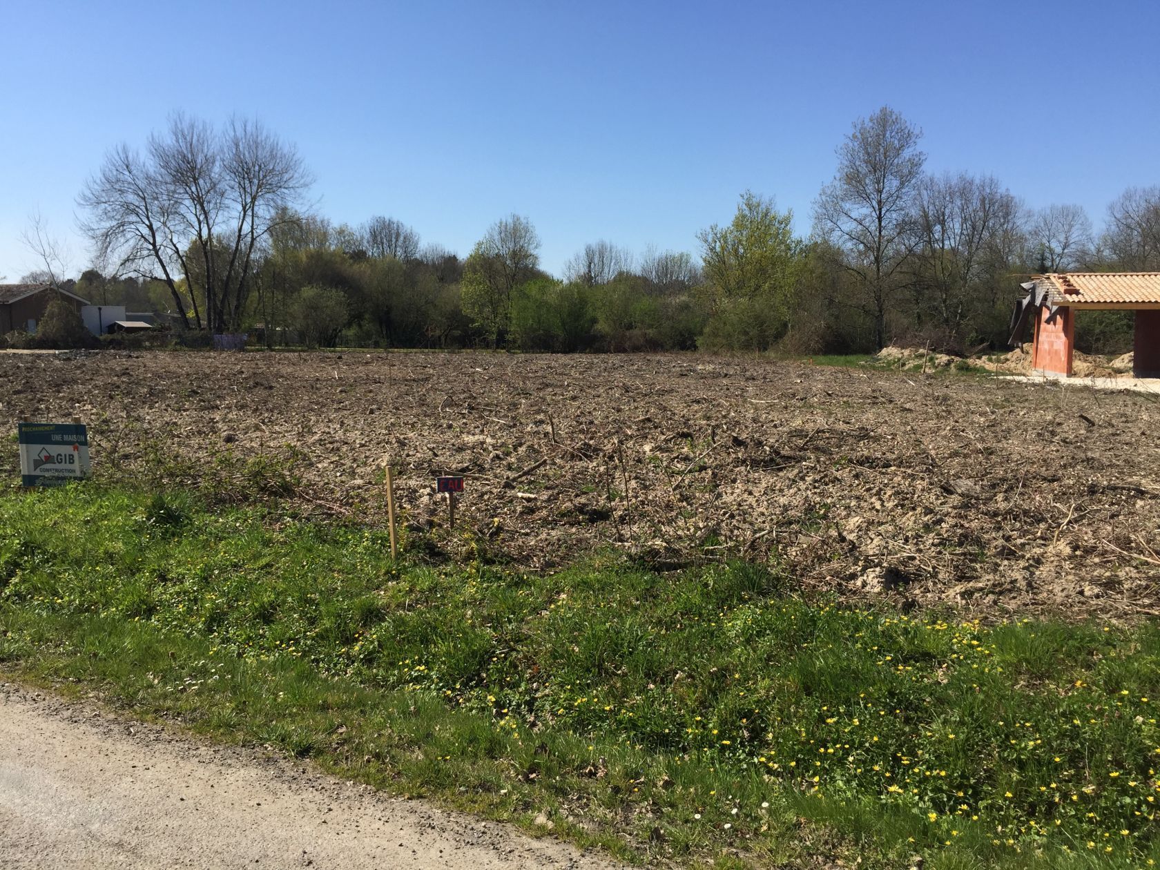 Terrain à bâtir de 638 m² à AMBARES-ET-LAGRAVE (33) - visuel 1