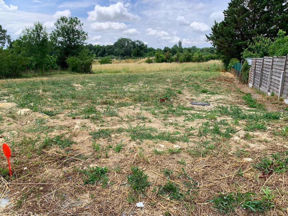 Terrain à bâtir de 1053 m² à PUGNAC (33)