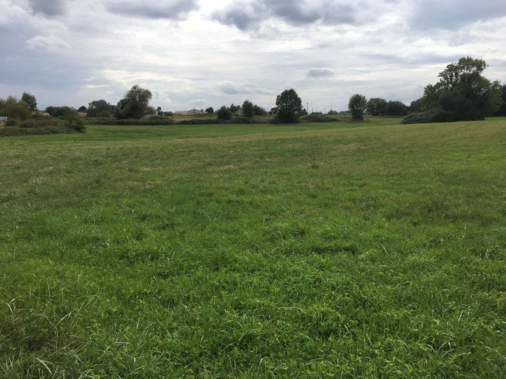 Terrain à bâtir de 732 m² à AUBIE-ET-ESPESSAS (33)