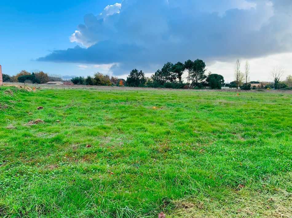 Terrain à bâtir de 832 m² à SAINT-ANDRE-DE-CUBZAC (33)