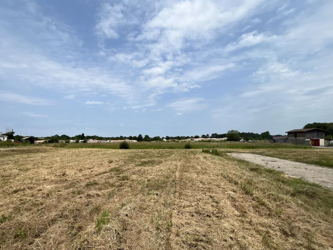 Terrain à bâtir de 568 m² à MARTILLAC (33)