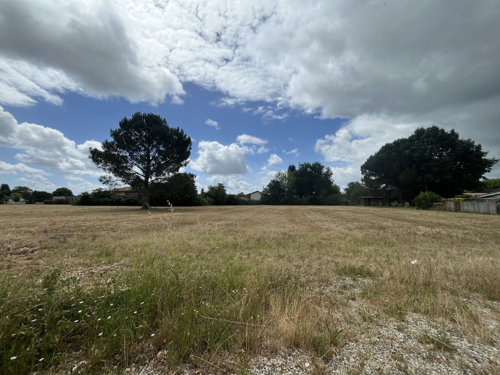 Terrain à bâtir de 400 m² à MARTILLAC (33)