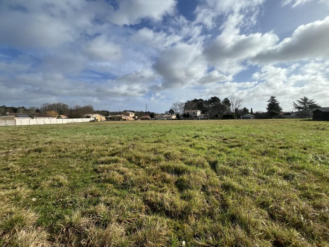 Terrain à bâtir de 580 m² à LEOGNAN (33)
