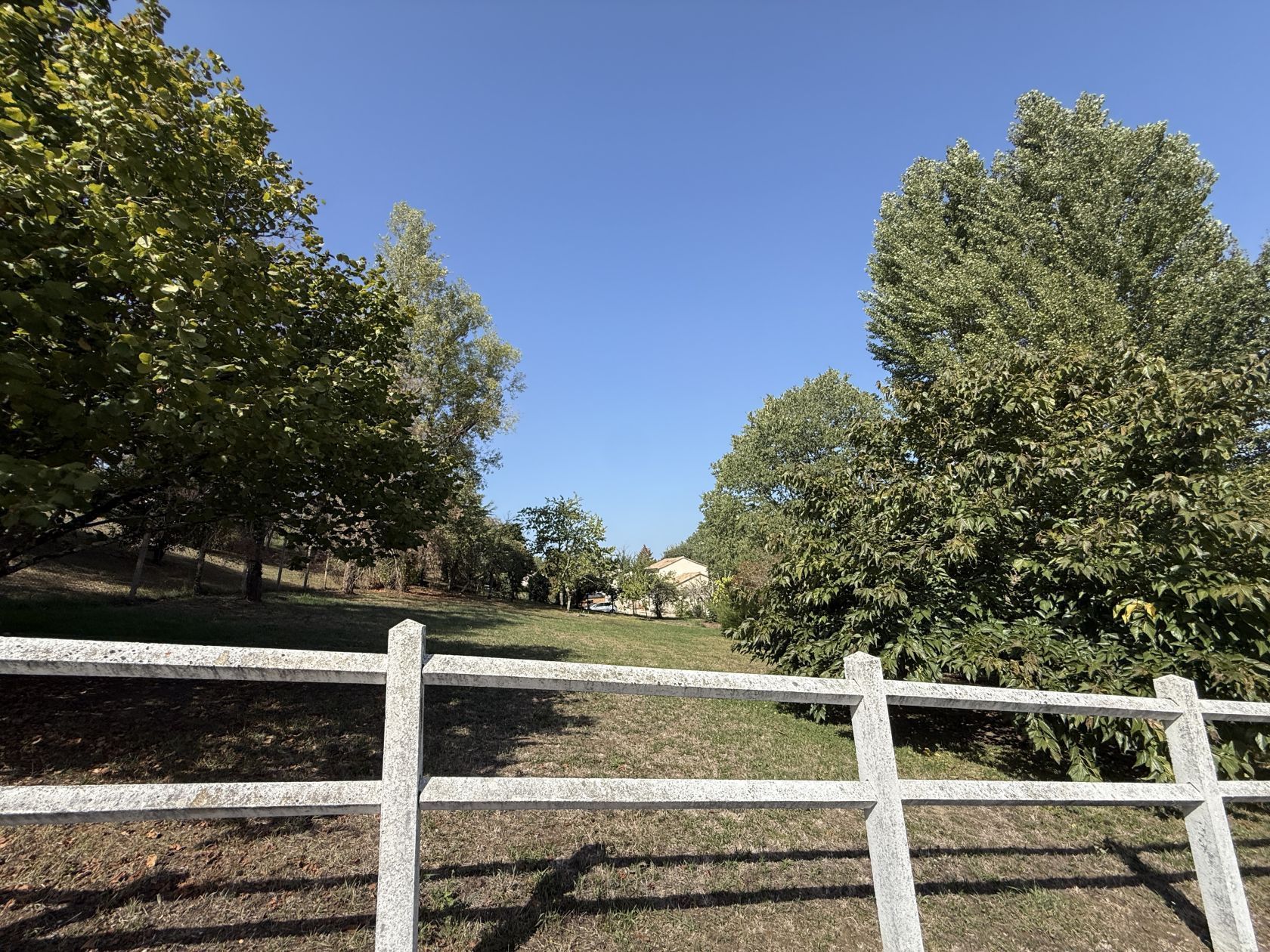 Terrain à bâtir de 750 m² à FRONSAC (33)