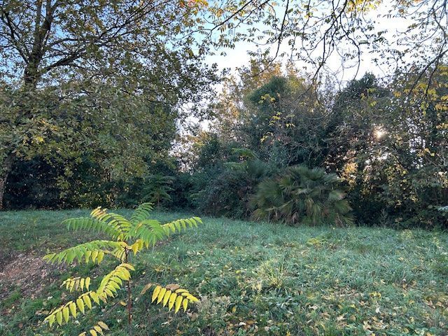 Terrain à bâtir de 1400 m² à GALGON (33)