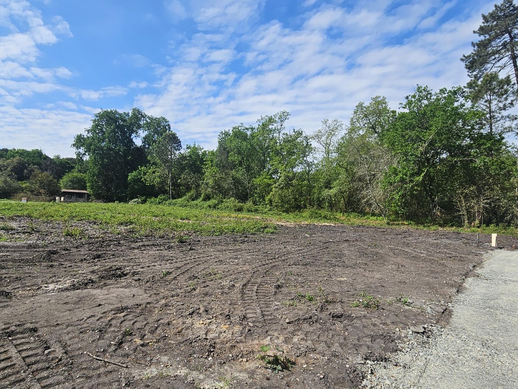 Terrain à bâtir de 1489 m² à LA BREDE (33)