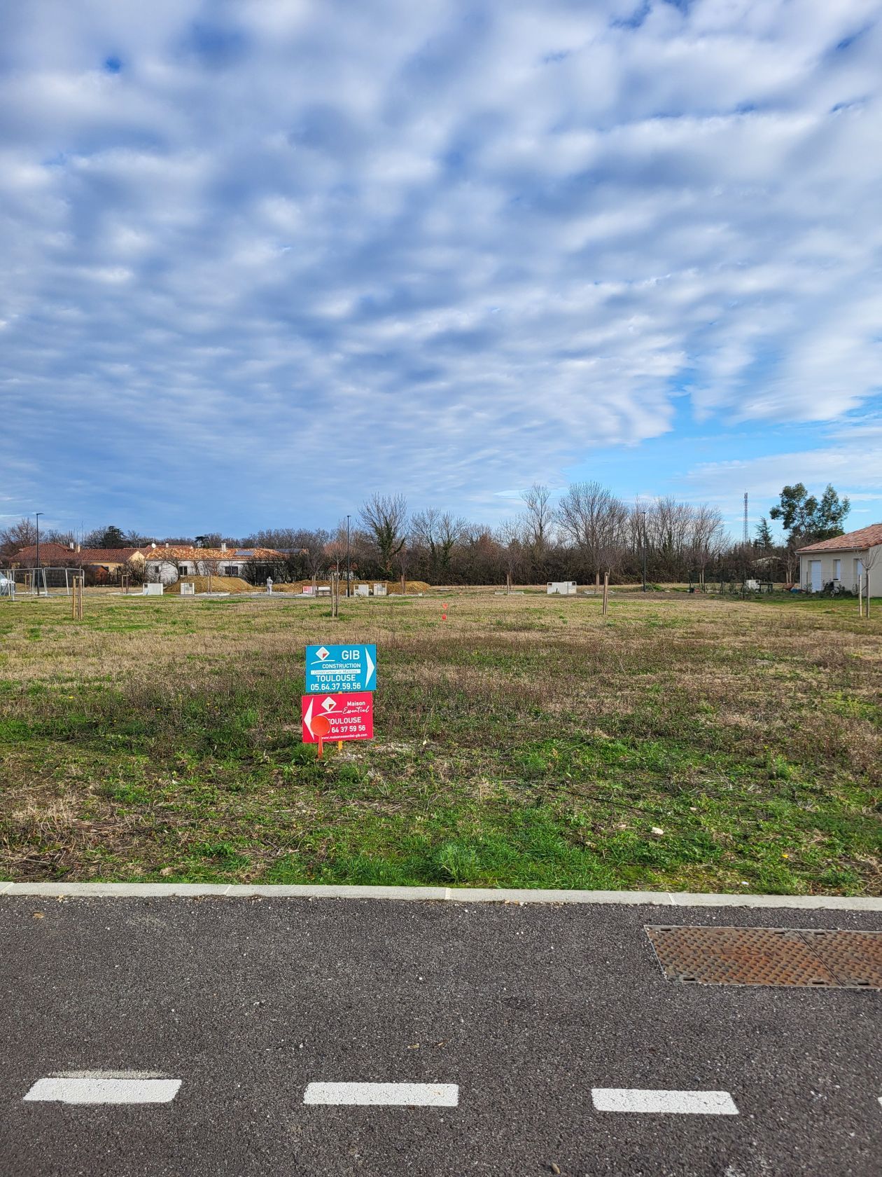 Terrain à bâtir de 780 m² à LUX (31) - visuel 2