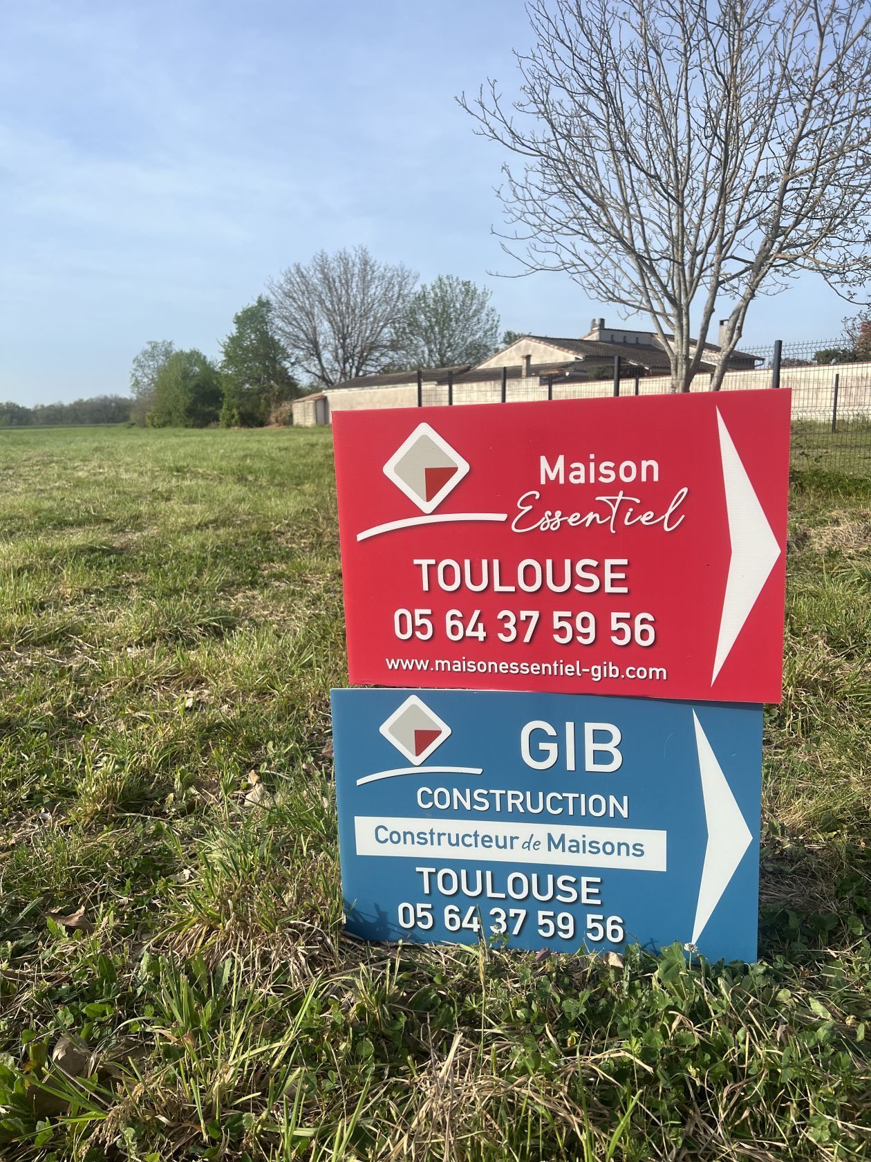 Terrain à bâtir de 580 m² à VILLENEUVE-LES-BOULOC (31)