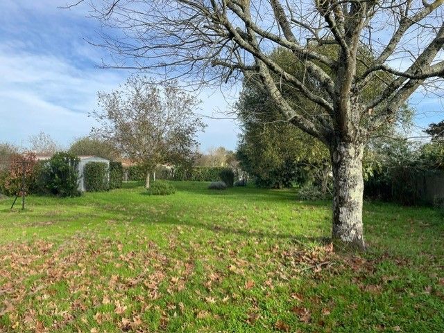 Terrain à bâtir de 1079 m² à CUSSAC-FORT-MEDOC (33) - visuel 2