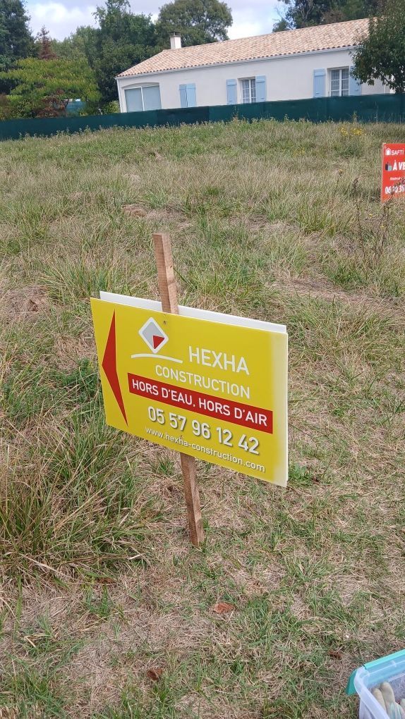 Terrain à bâtir de 823 m² à SAINT-SULPICE-DE-ROYAN (17)