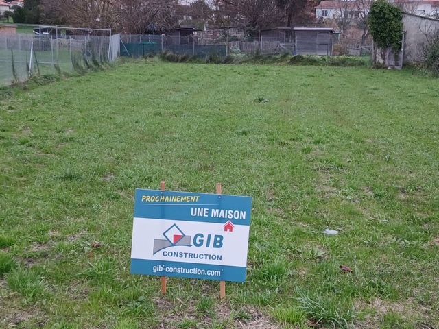 Terrain à bâtir de 468 m² à MEDIS (17)