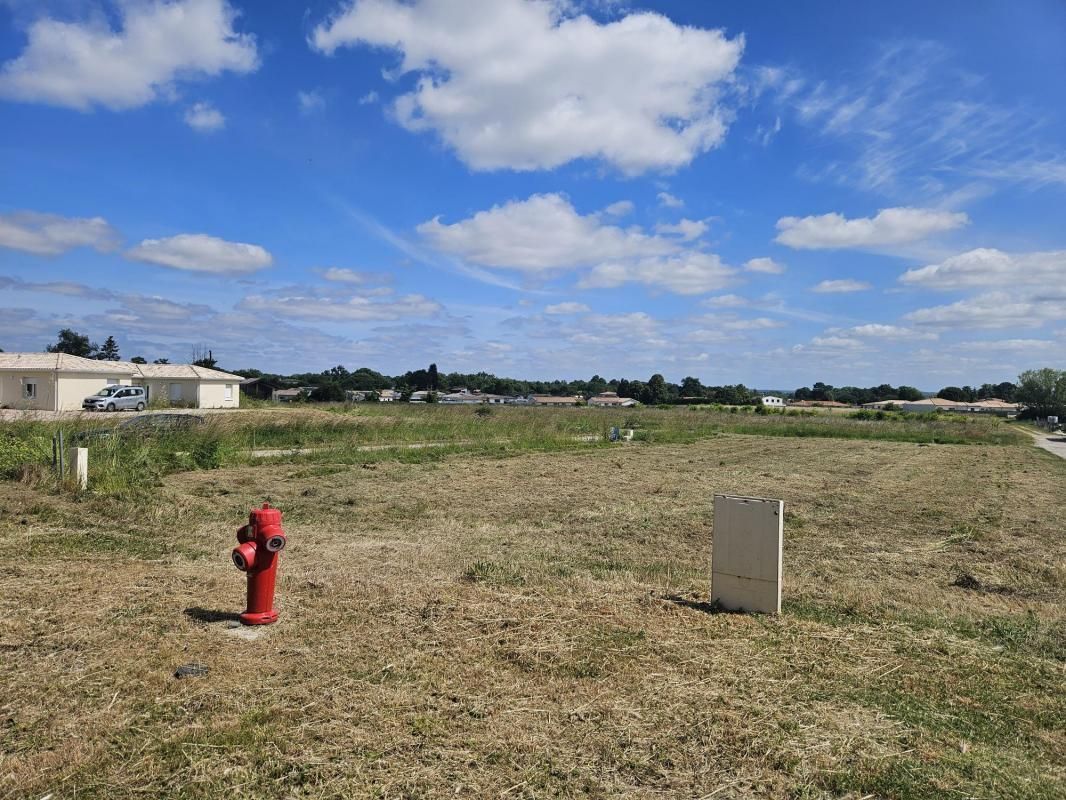 Terrain à bâtir de 626 m² à CHANIERS (17)