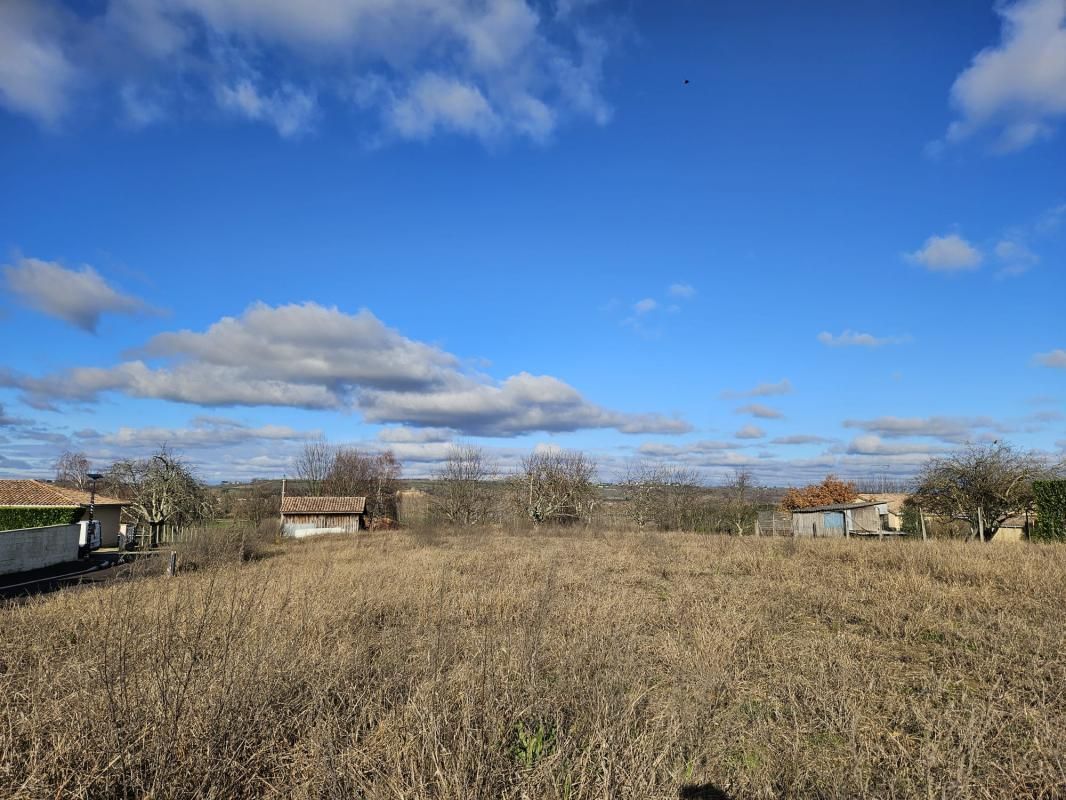 Terrain à bâtir de 468 m² à MEDIS (17)
