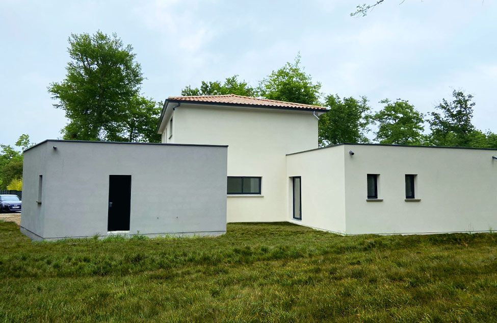 Maison toit plat bardage pierre