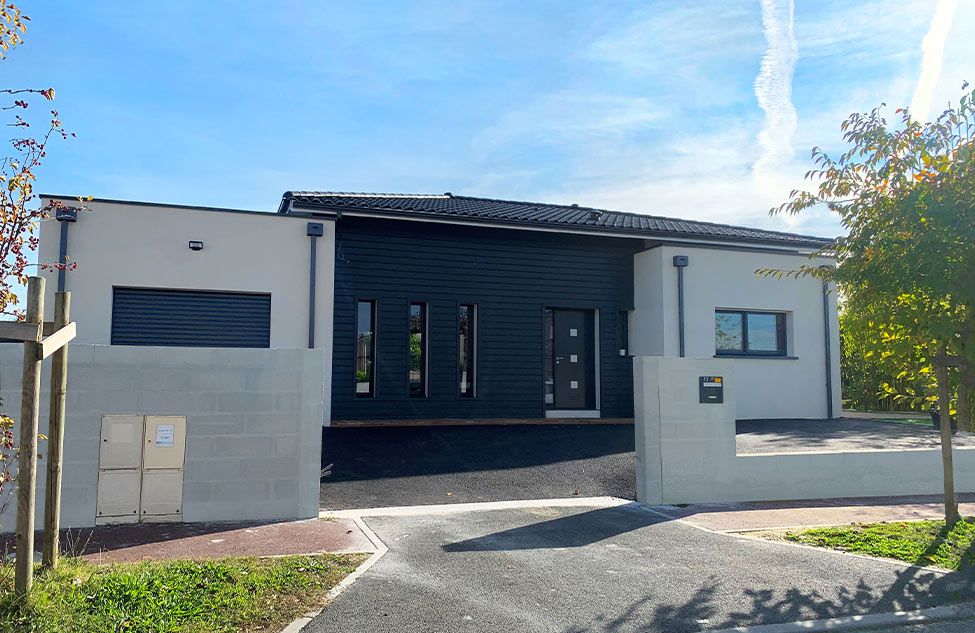 Maison toit plat et bardage bois - visuel 3