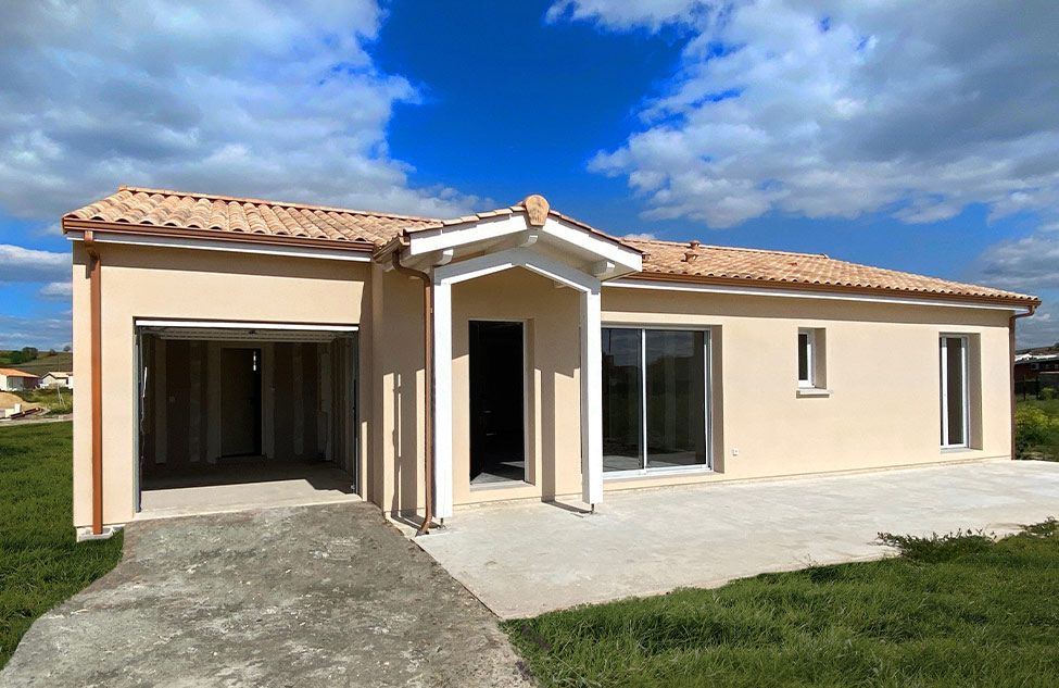 Maison rectangulaire avec porche traditionnel - visuel 2