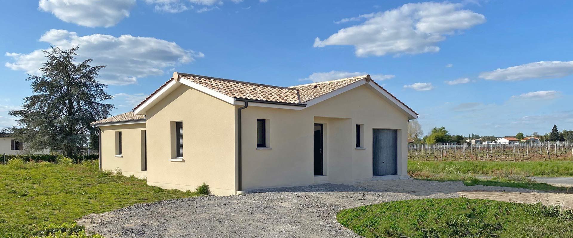 Jolie maison en L pour terrain profond - visuel 1