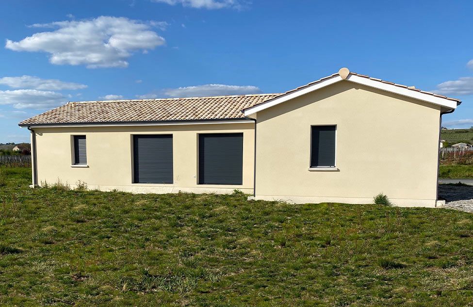 Jolie maison en L pour terrain profond - visuel 2