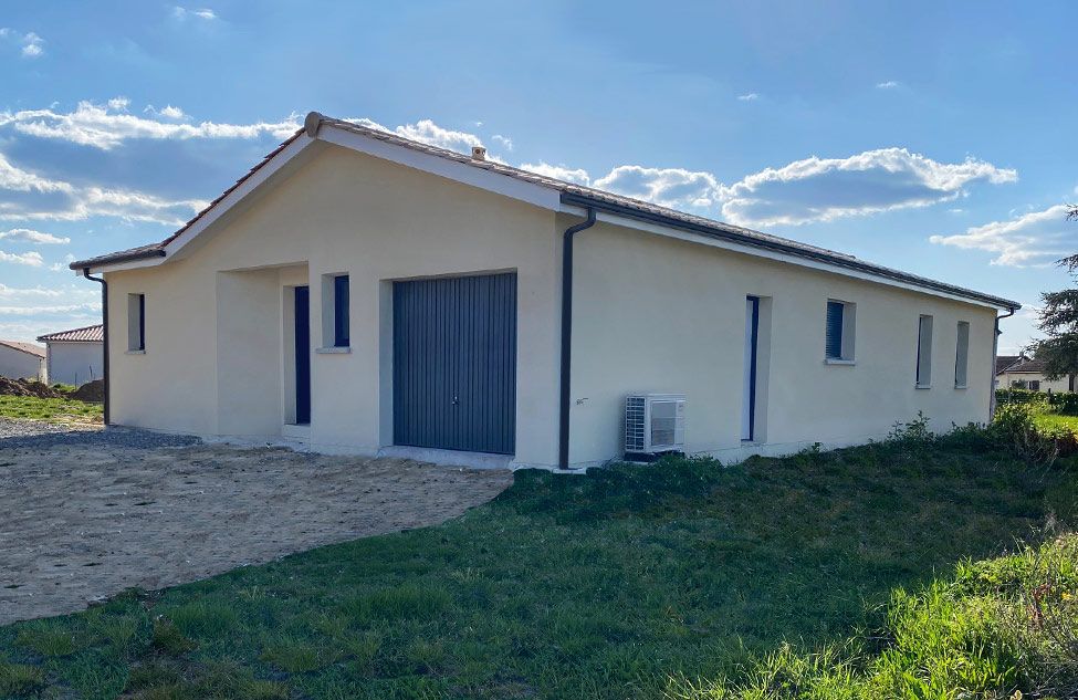 Jolie maison en L pour terrain profond - visuel 3